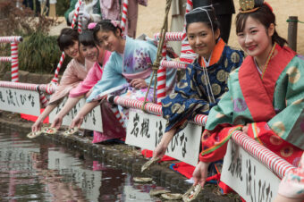人形のまち岩槻流しびな