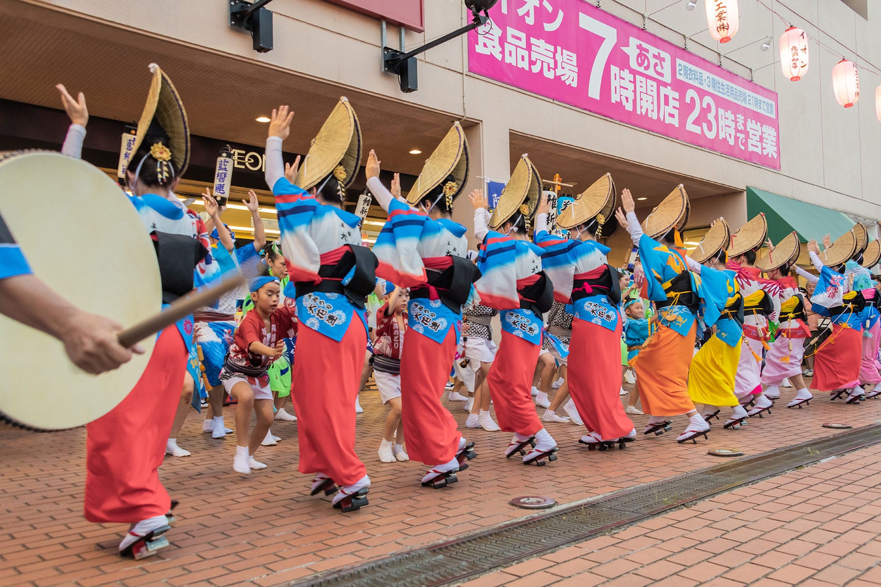 北浦和阿波おどり大会【北浦和駅ハッピーロード商店街：埼玉県さいたま市】｜フォトさいたま