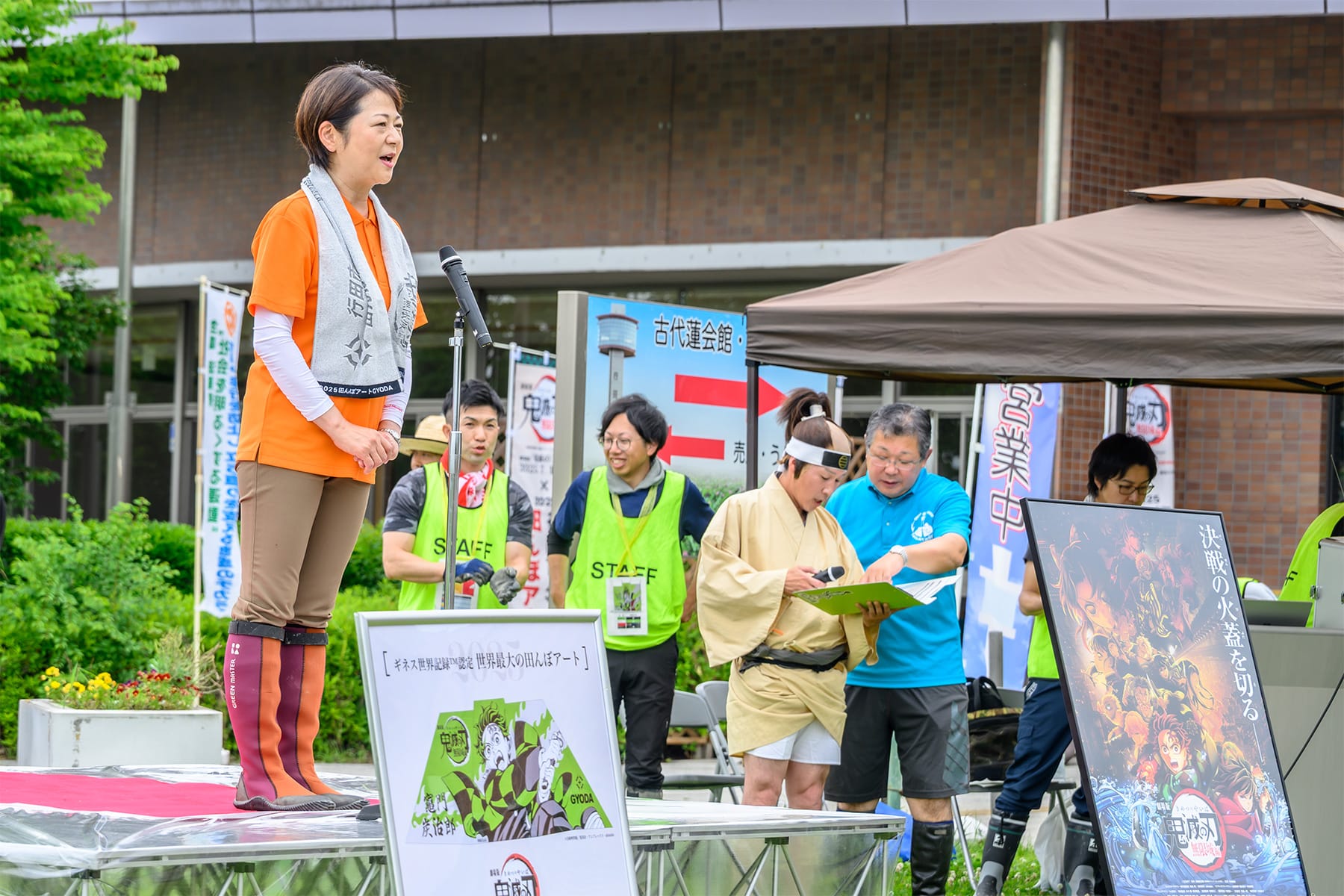行田市の田んぼアート 【古代蓮の里（古代蓮会館東側の田んぼ）｜埼玉県行田市】| フォトさいたま