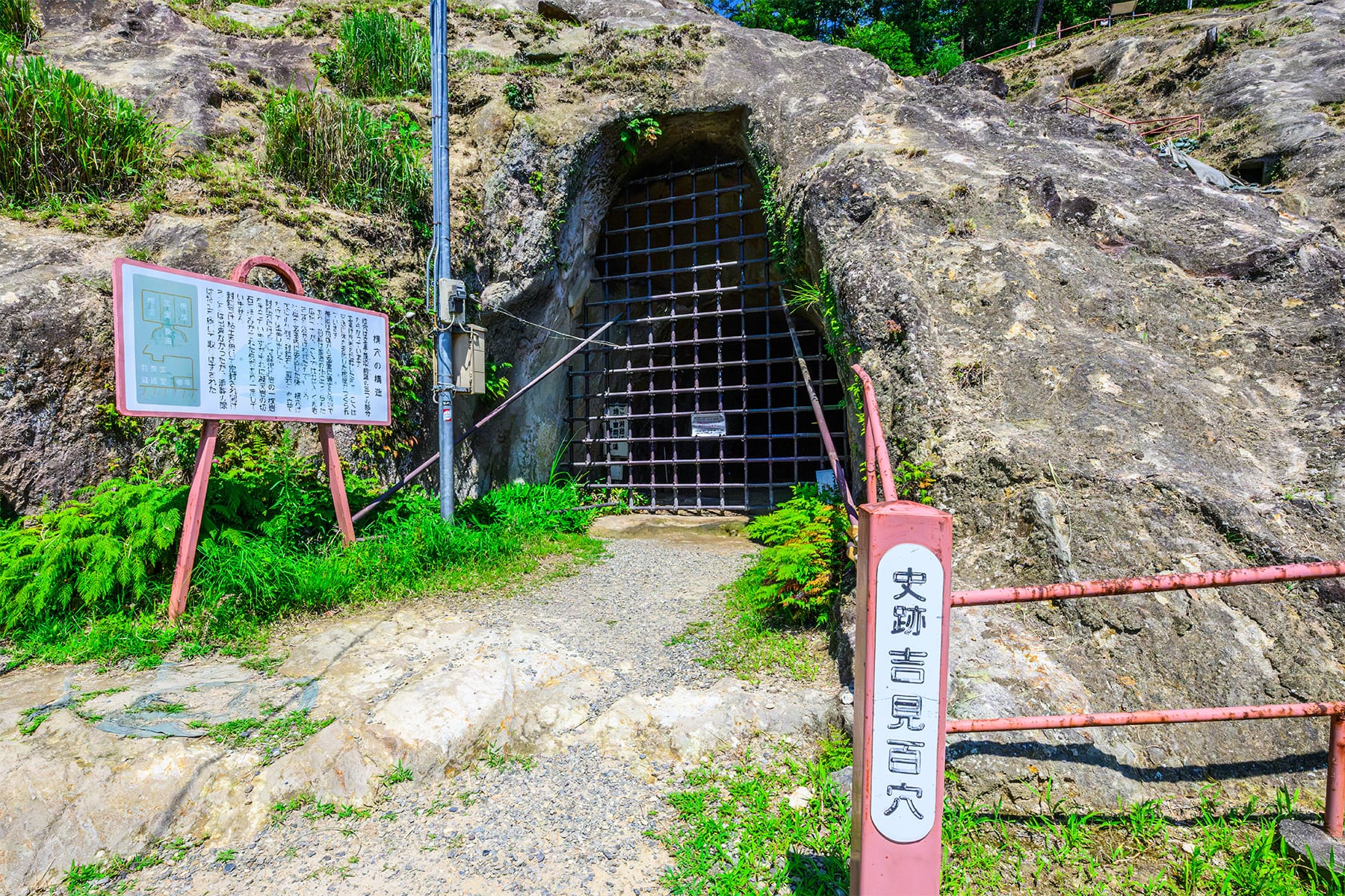 吉見百穴（よしみひゃくあな） 【埼玉県比企郡吉見町】| フォトさいたま
